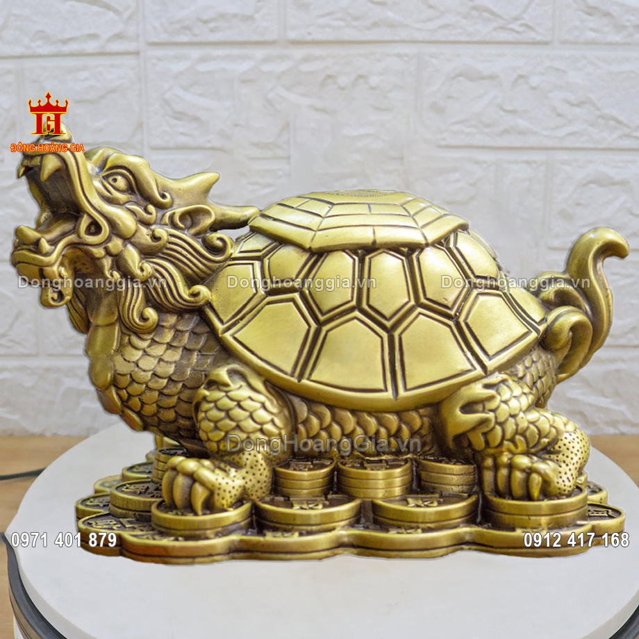 Từng đường nét trên pho tượng được chạm khắc vô cùng tinh xảo và đẹp mắt
